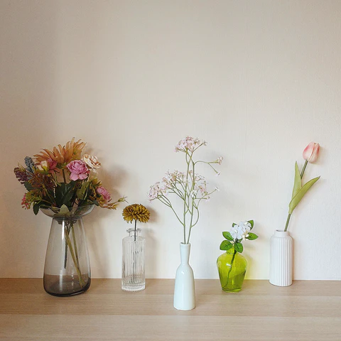 他の花瓶と並べて飾っても素敵