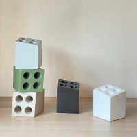 雨の日がちょっとうれしくなる、まるでサイコロのような傘立て『mini cube』