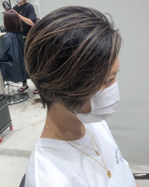 白髪が隠れる人気のショートヘアスタイル