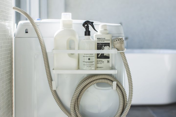 洗濯機の横に2.5kgまで洗剤を収納OK
