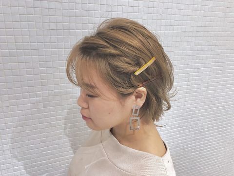 サイドがすっきりするヘアアレンジ