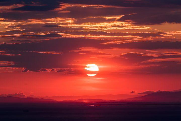 9月といえばで連想する色・花・曲